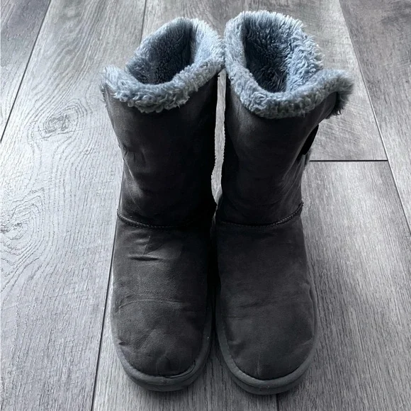 🥾 SOLD UGG Bailey Button II Boots - Picture 3 of 8
